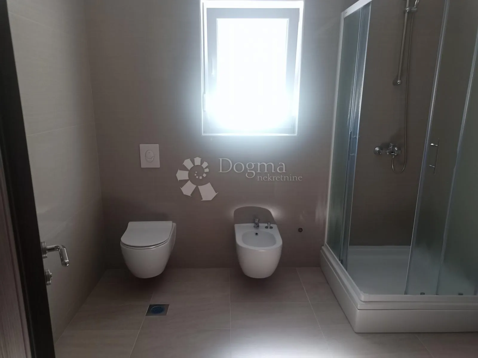 vodice - stan u prizemlju 126 m2 - slika 6