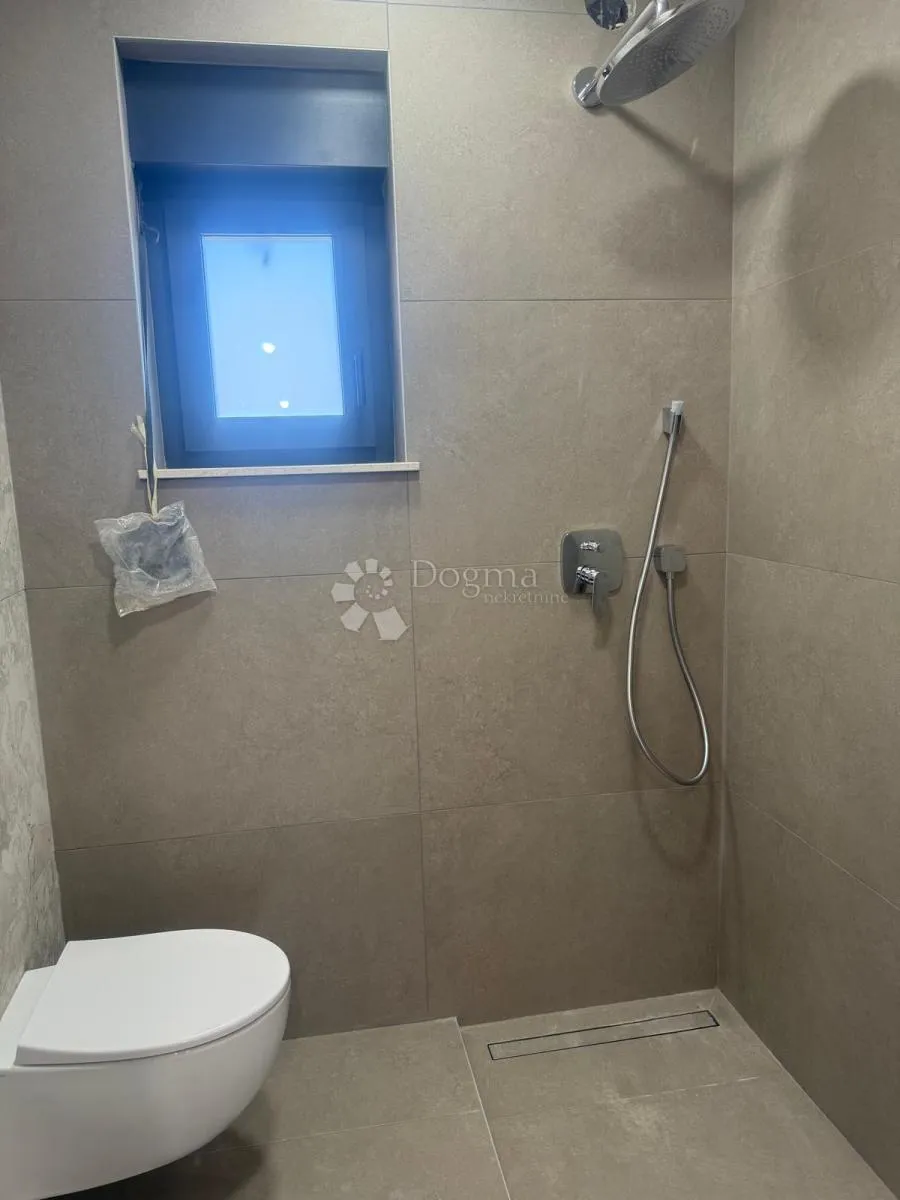 prostrani apartman sa otvorenim pogledom na more - slika 12