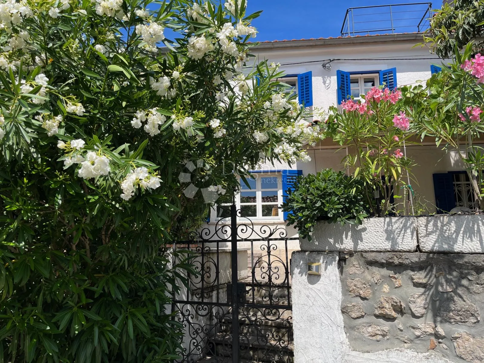 kostrena - šarmantna kuća sa bazenom i pogledom na more - slika 26