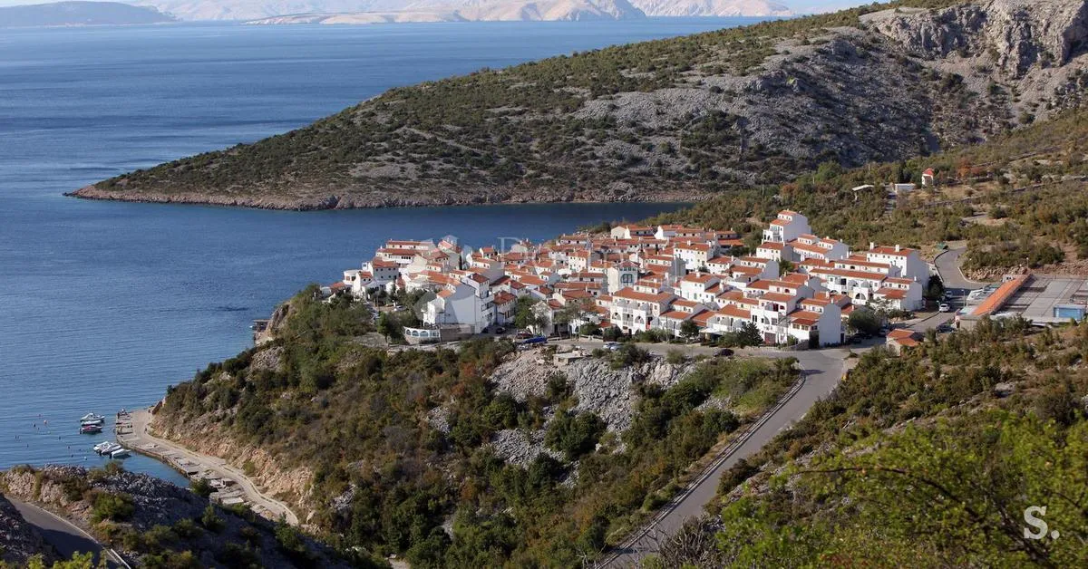 apartman useljiv i namješten - slika 9