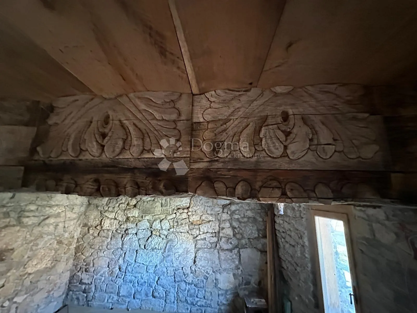 difuzni hotel autohtone kamene kuće 10+1 - slika 56