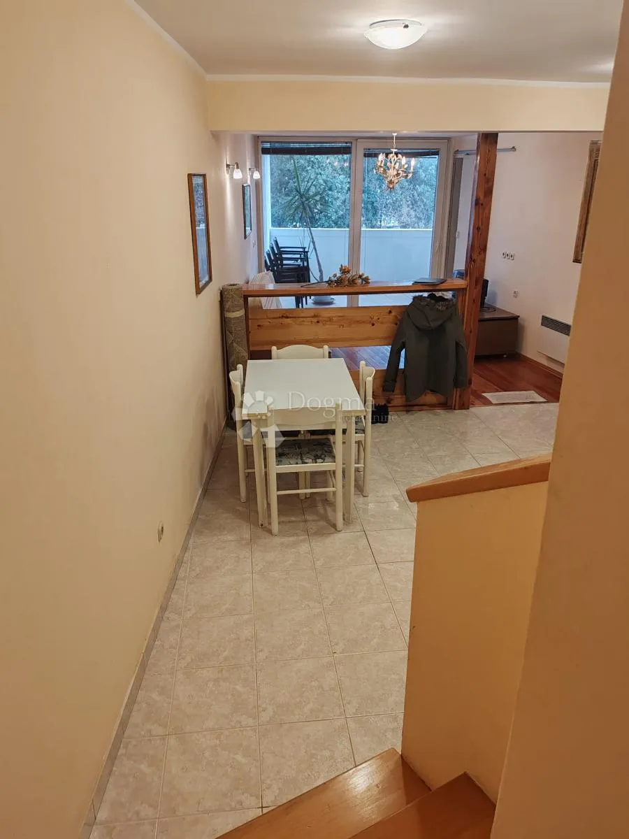 vodice - namješten stan u centru 100 metara od plaže - slika 6