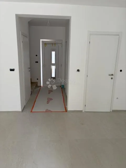 moderna dvojna villa - slika 7