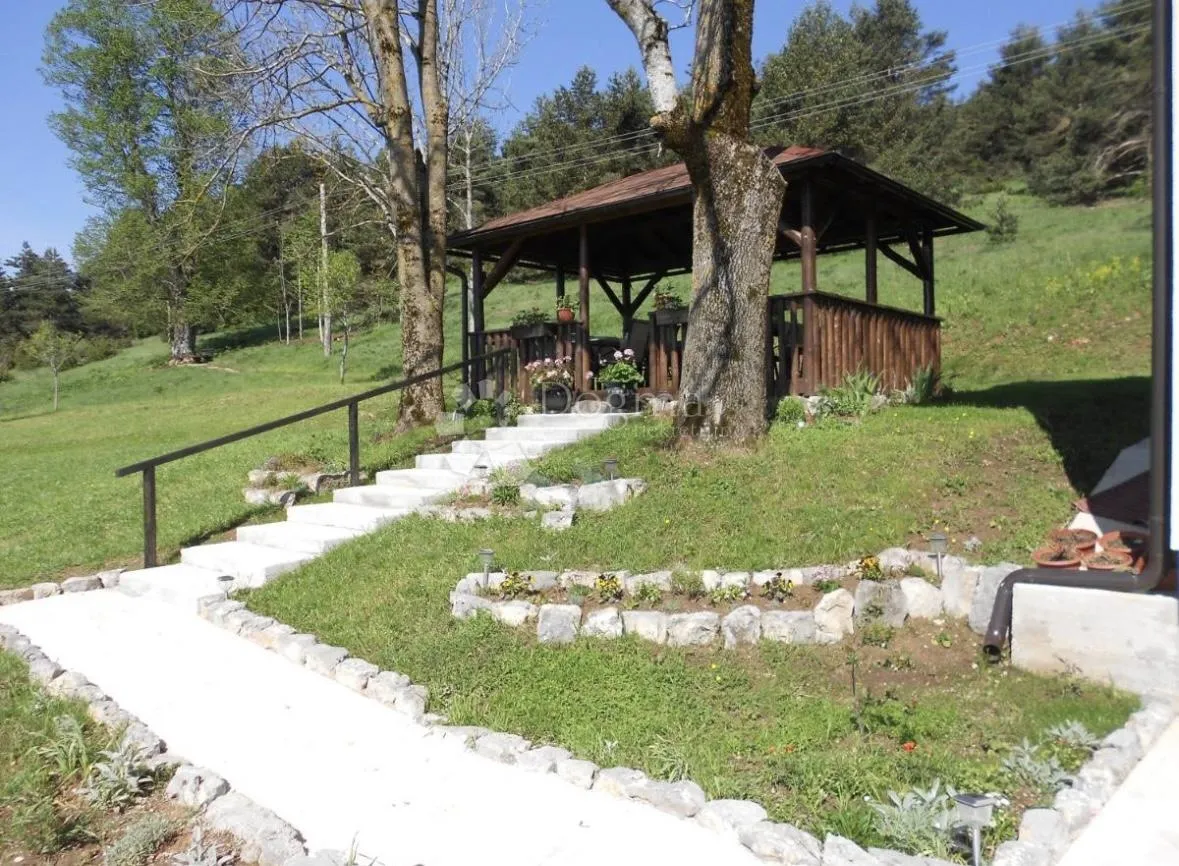 resort u srcu like nadomak plitvica - uhodan posao !!! - slika 8
