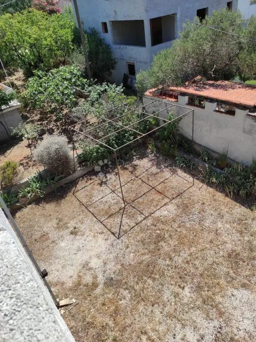 prostrana kuća s pogledom na more – izvrsna investicija u supetru na braču - slika 3