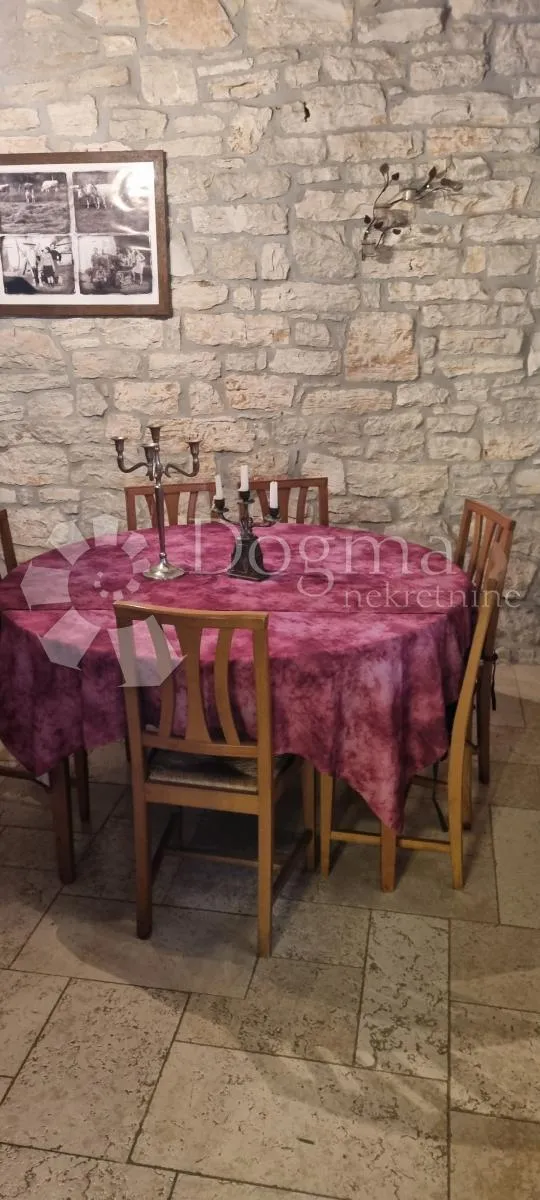 uhodani posao vila sa restoranom 2 km od mora - slika 23