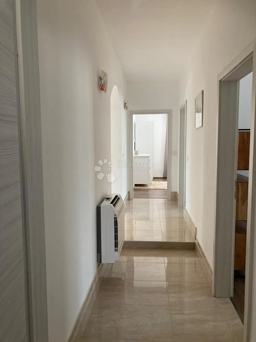 kuća s bazenom, 1000m2 okućnice, panoramski pogled - slika 17