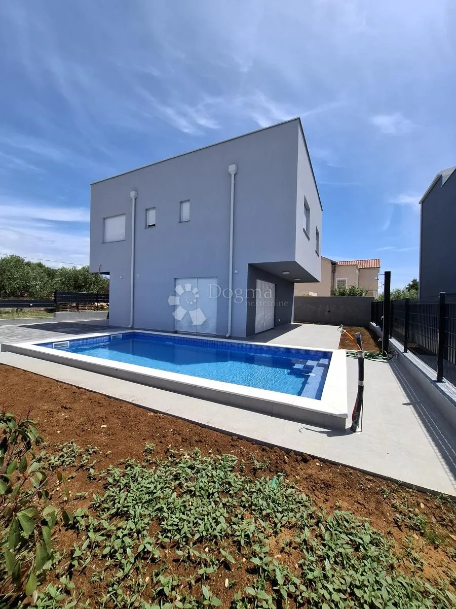 vila sa bazenom na viru - slika 3