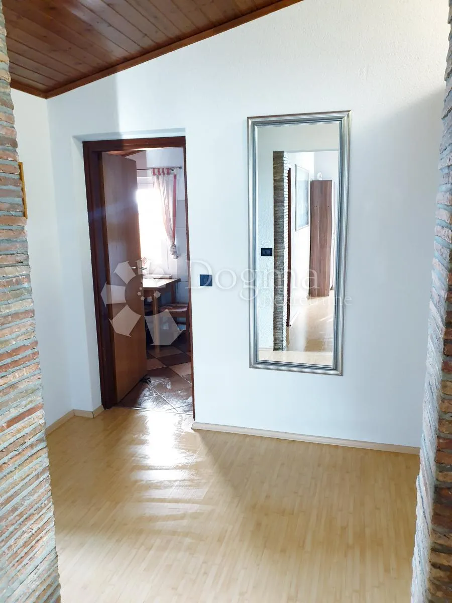 stan 122m2 rovinj- blizina plaže kuvi - slika 19