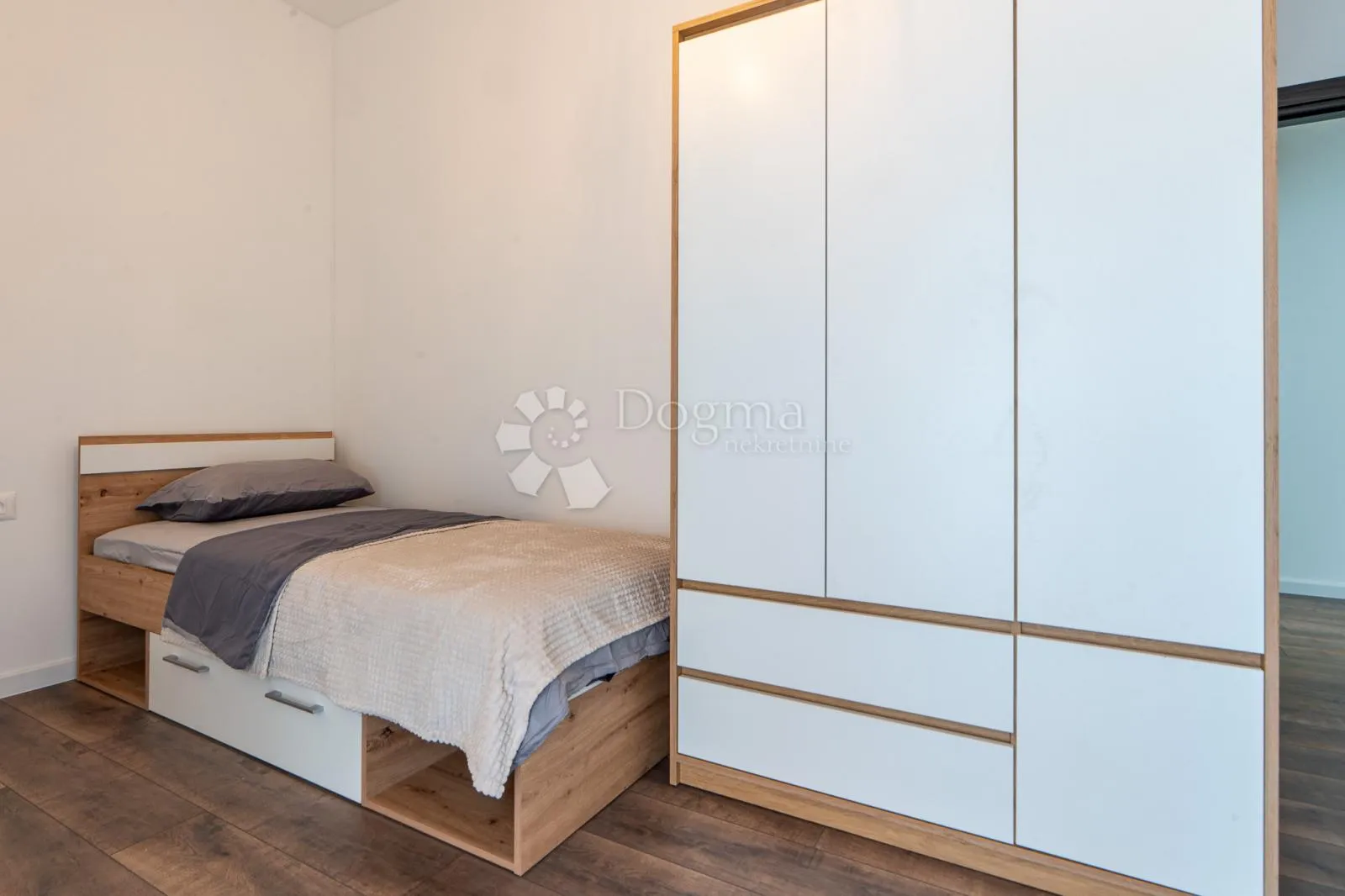 rijeka adaptiran, namješten stan 4s+db sa velikim balkonom - slika 14