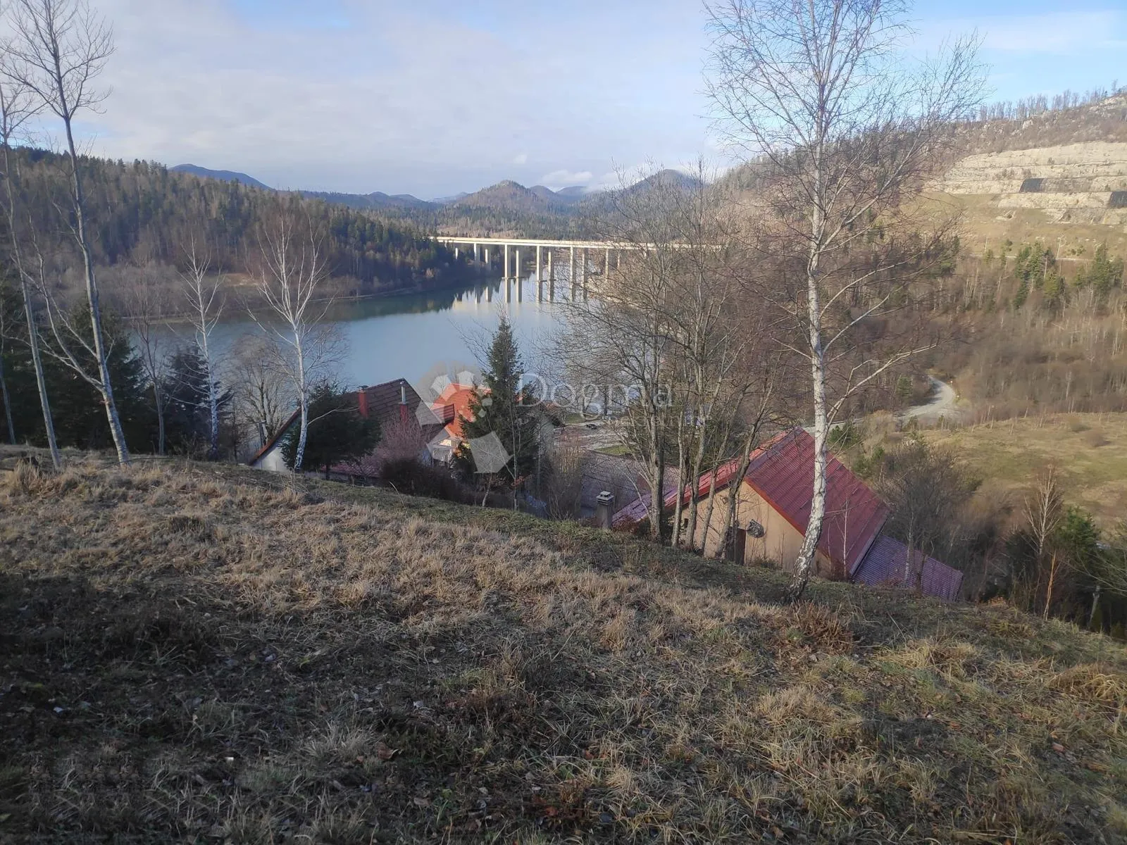 atraktivni teren u fužinama uz jezero bajer - slika 4
