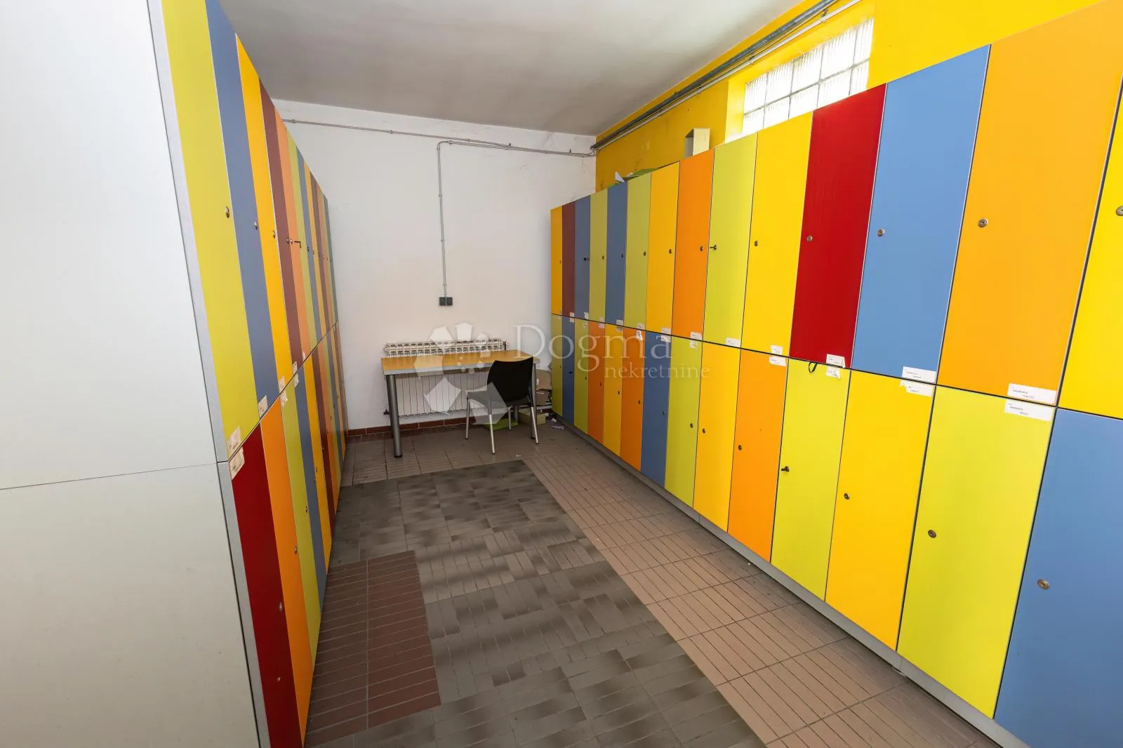 prodaje se poslovna zgrada – 1572 m² + dvorište 1236 m² - slika 18