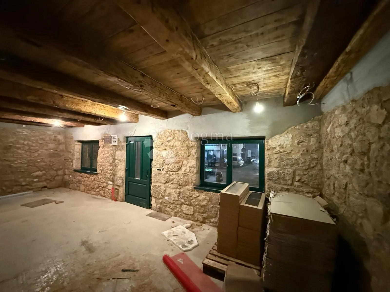 nova tradicionalne kvalitetne gradnje kuća centar grada - slika 12
