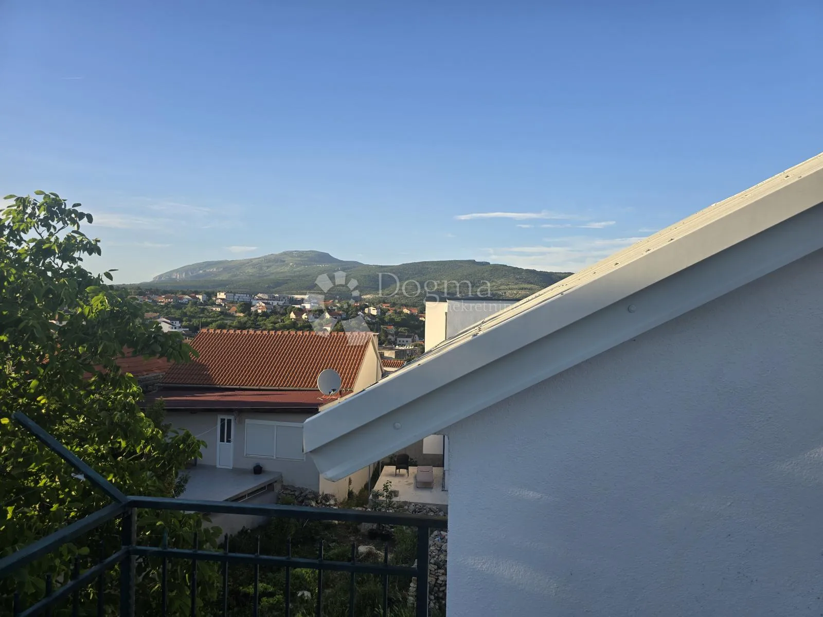 drniš - katnica s potkrovljem u centru grada, prodaja - slika 15
