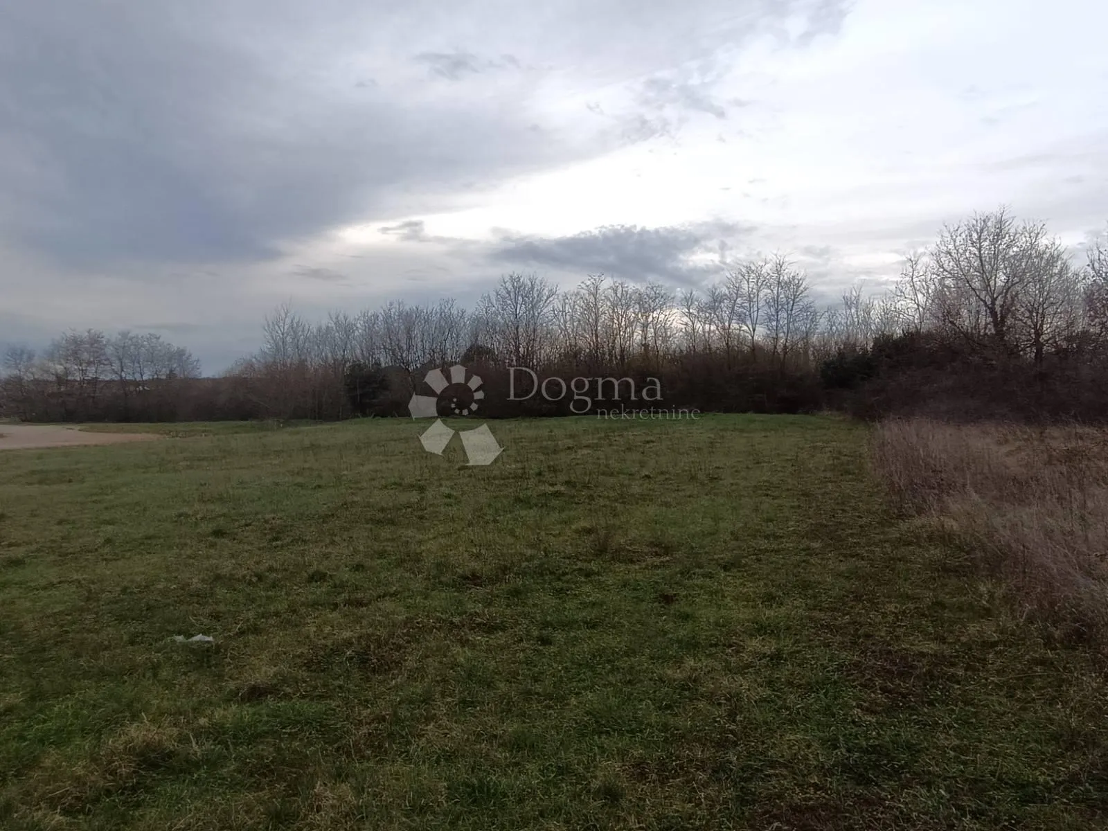 prilika!!zemljište za stambenu zgradu -marčana - slika 2
