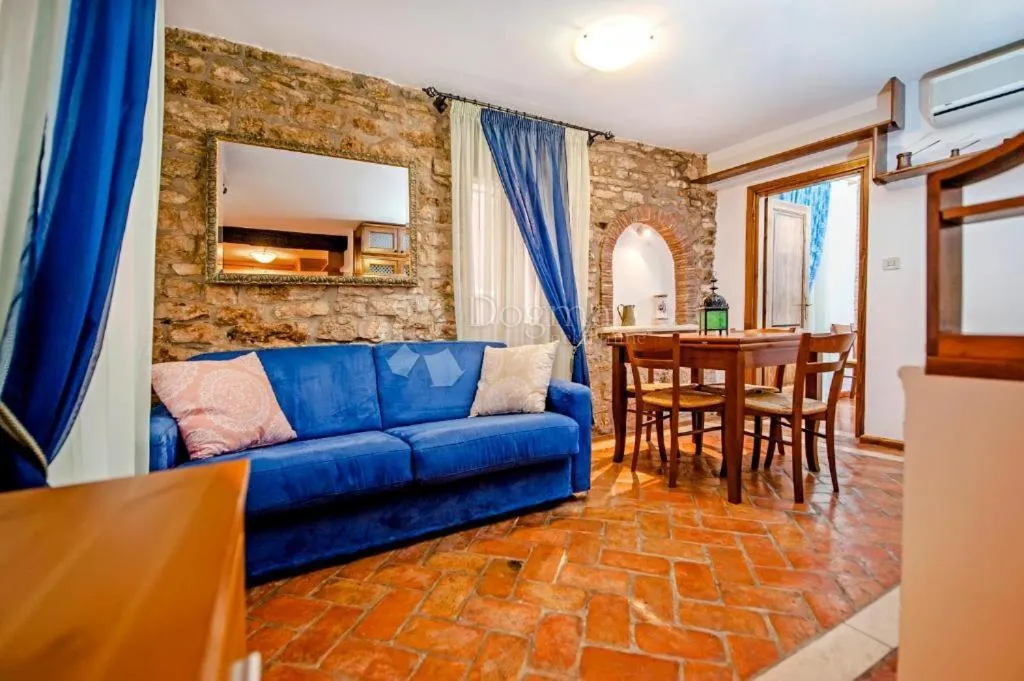 rovinj - kuća sa šest apartmana u srcu starog grada - slika 1