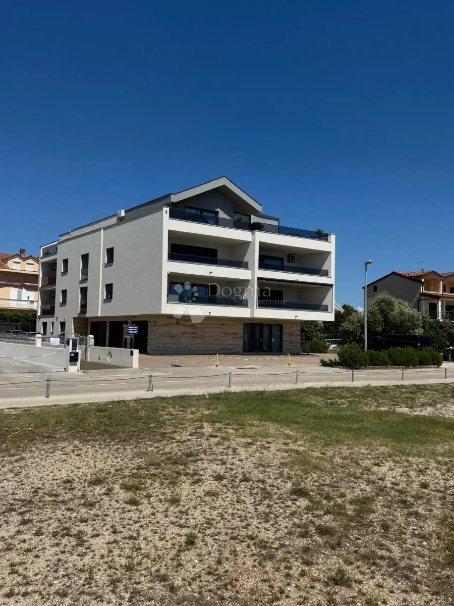 top lokacija! stan 84,53 m² + vrt 90 m² | 10 m od plaže - slika 2