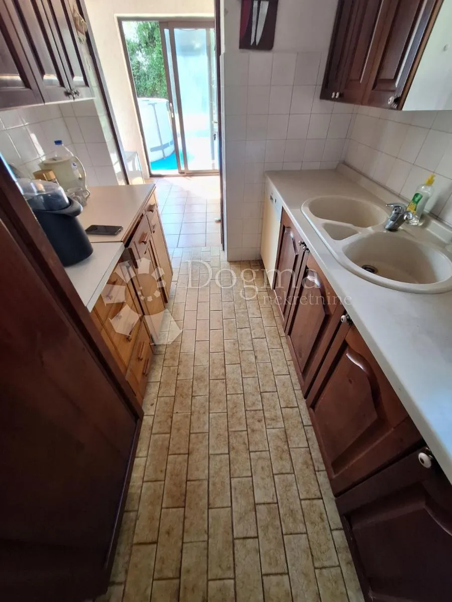 samostojeća kuća sa 3 apartmana - slika 19