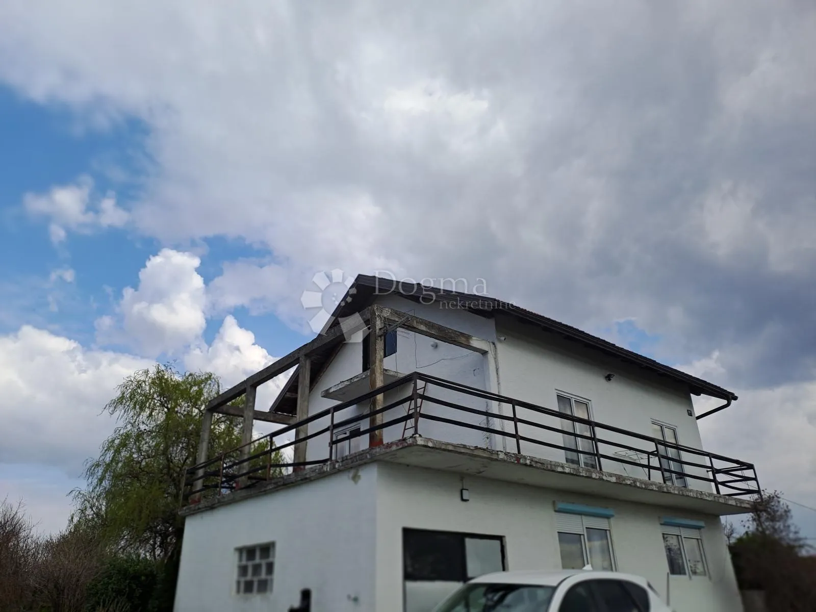 prekrasan pogled i okućnica - slika 2