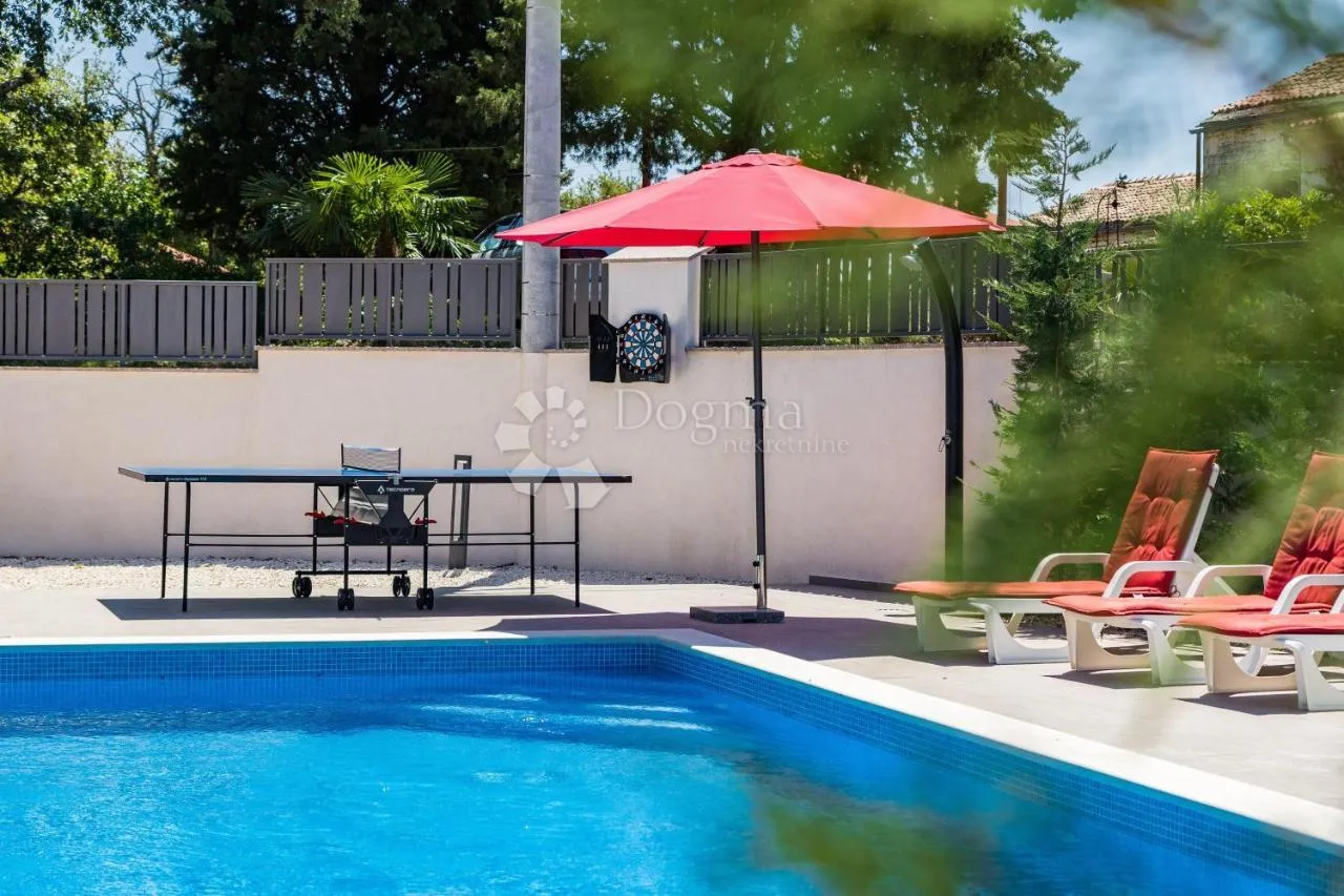 lijepa samostojeća kuća s bazenom na mirnoj lokaciji - slika 10
