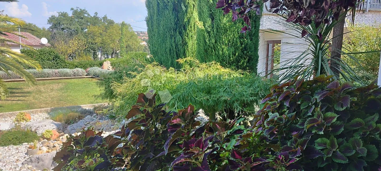 malinska - samostojeća kuća s prekrasnom okućnicom - slika 16
