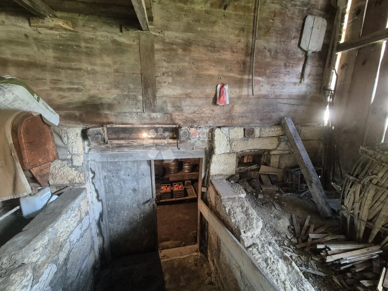 šarmantna etno kućica s velikim zemljištem u srcu hrvatskog zagorja – gornjoj stubici - slika 31