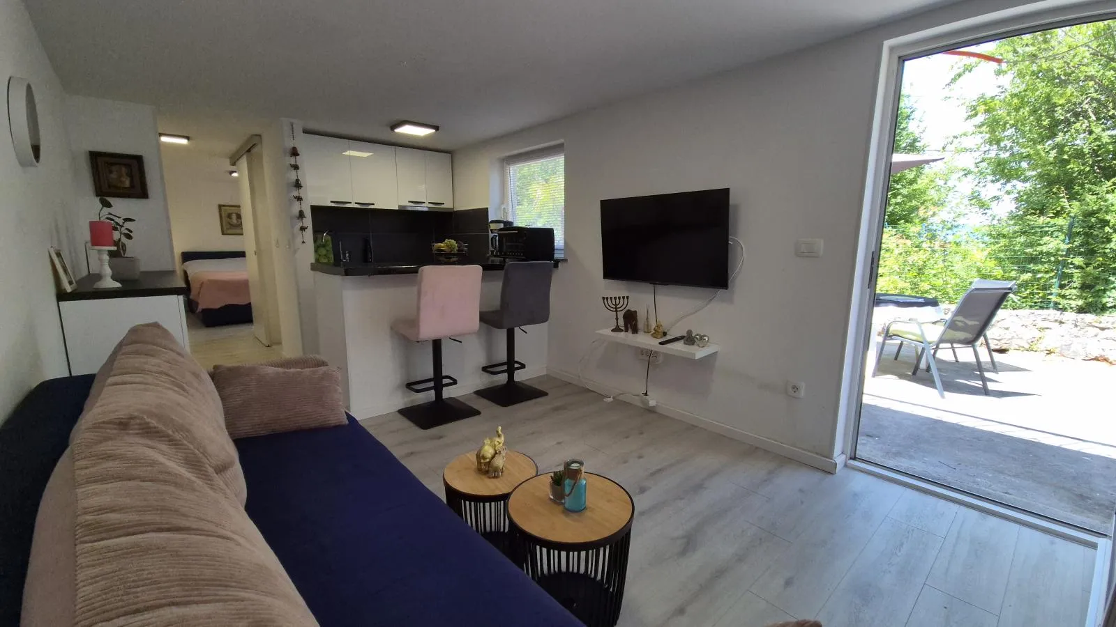 njivice - apartman samo 50 metara od plaže - slika 2