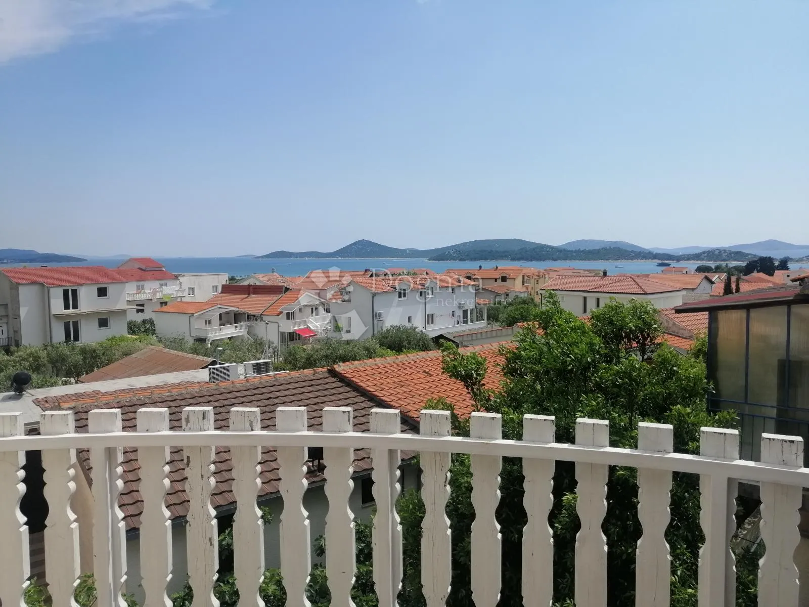 tribunj - kuća s 9 apartmana + građevinska parcela 418 m2 - slika 43