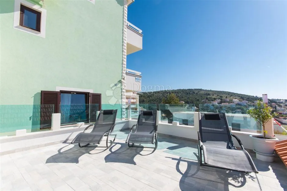 kuća s apartmanima, bazenom i garažom – okrug gornji - slika 2