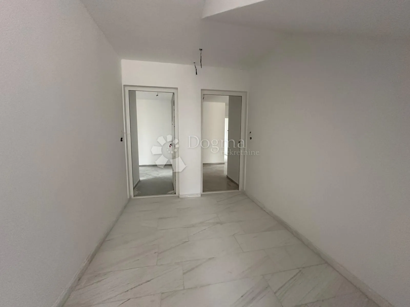 moderna novogradnja 70m od mora - slika 24