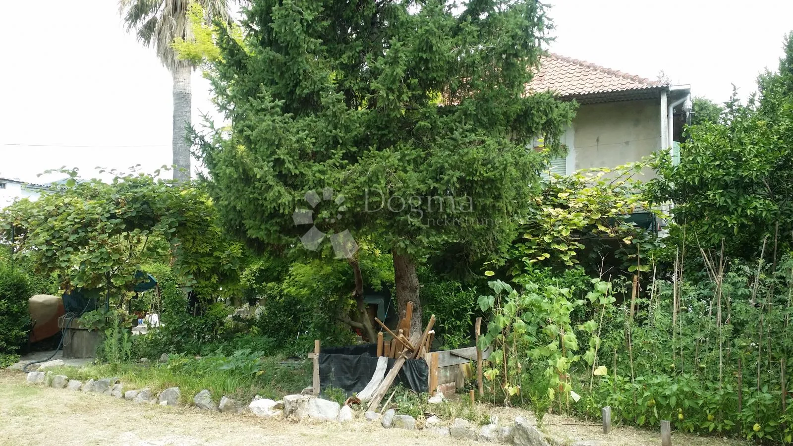 samostojeća kuća s velikom okućnicom – kaštel štafilić - slika 4