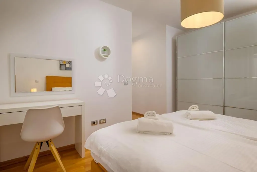 bale - prostrana vila s prekrasnom okućnicom - slika 29