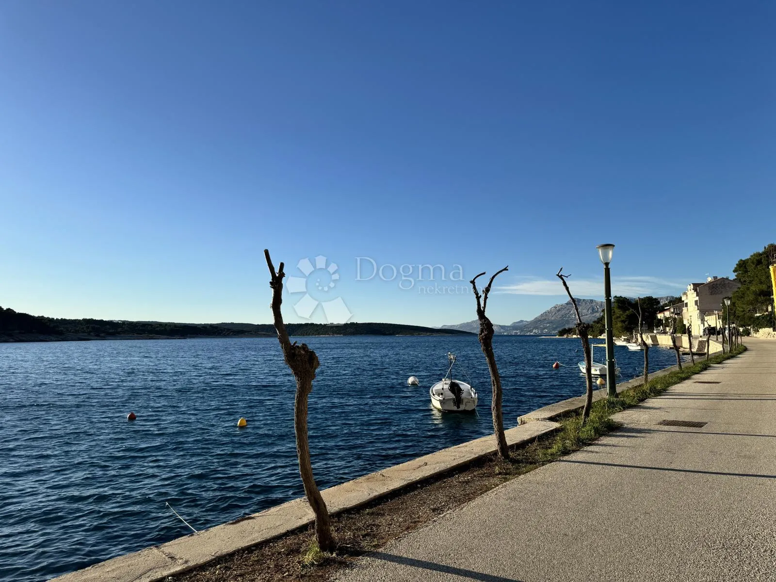 kuća sa bazenom 50 m od plaže na braču - slika 29