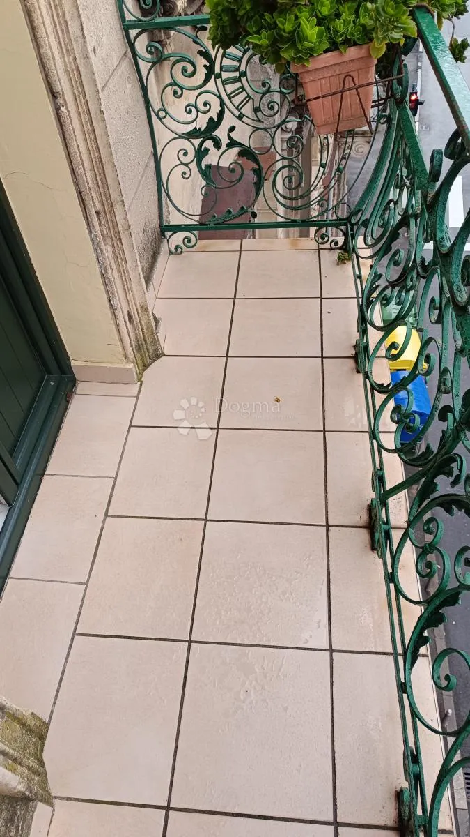 rijeka, renoviran gospodski stan nadomak centra – 85 m², balkon, odmah useljiv - slika 16