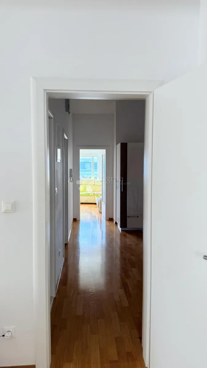 penthouse u baškoj vodi – dvoetažni, kompletno namješten - slika 19
