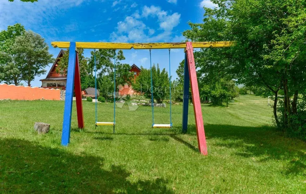 ogroman potencijal! - privatno imanje od 5 hektara s dvije kuće i bazenom - slika 5