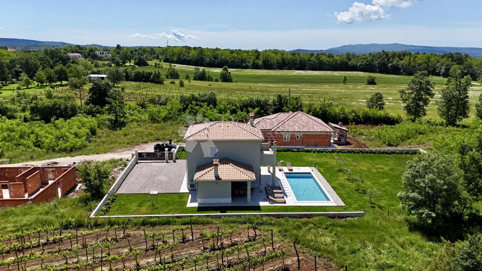 potpuno opremljena villa, na mirnoj lokaciji! - slika 47