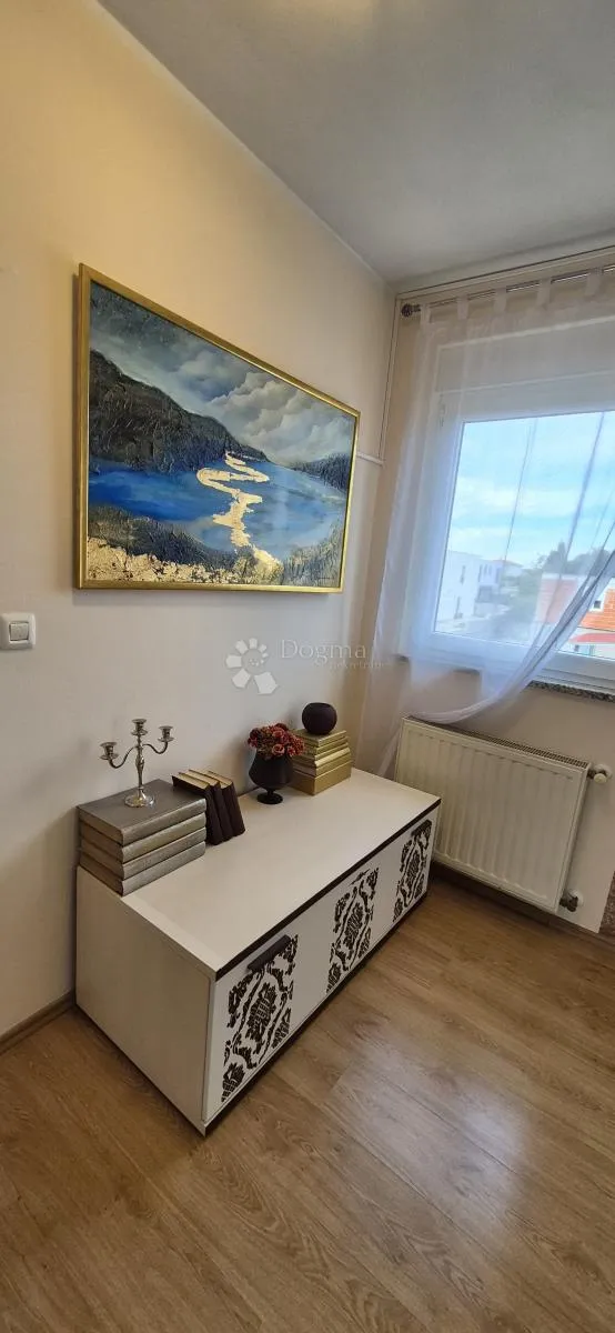 kuća sa 2 stana i bazenom - slika 83