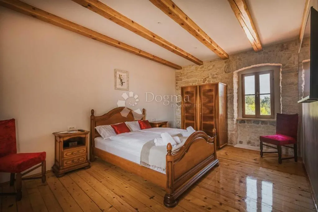 poreč - renovirana kamena kuća zadnja u nizu s jakuzijem - slika 7