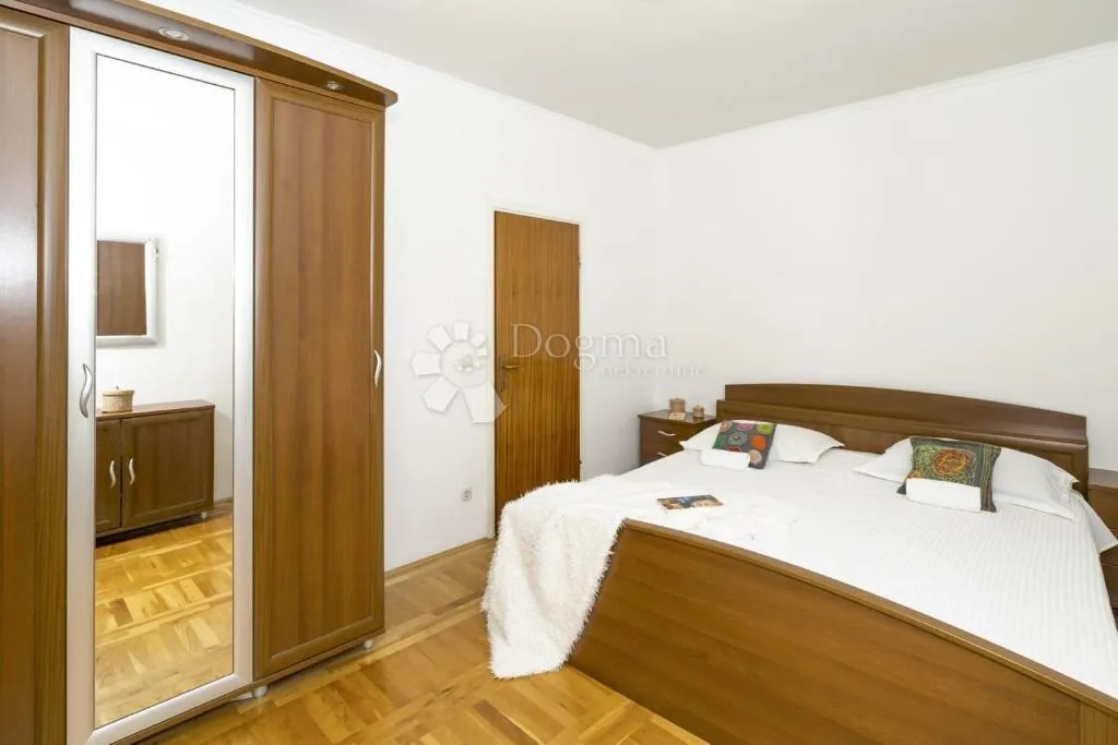 prodaja dva zasebna apartmana s pogledom na more - slika 34