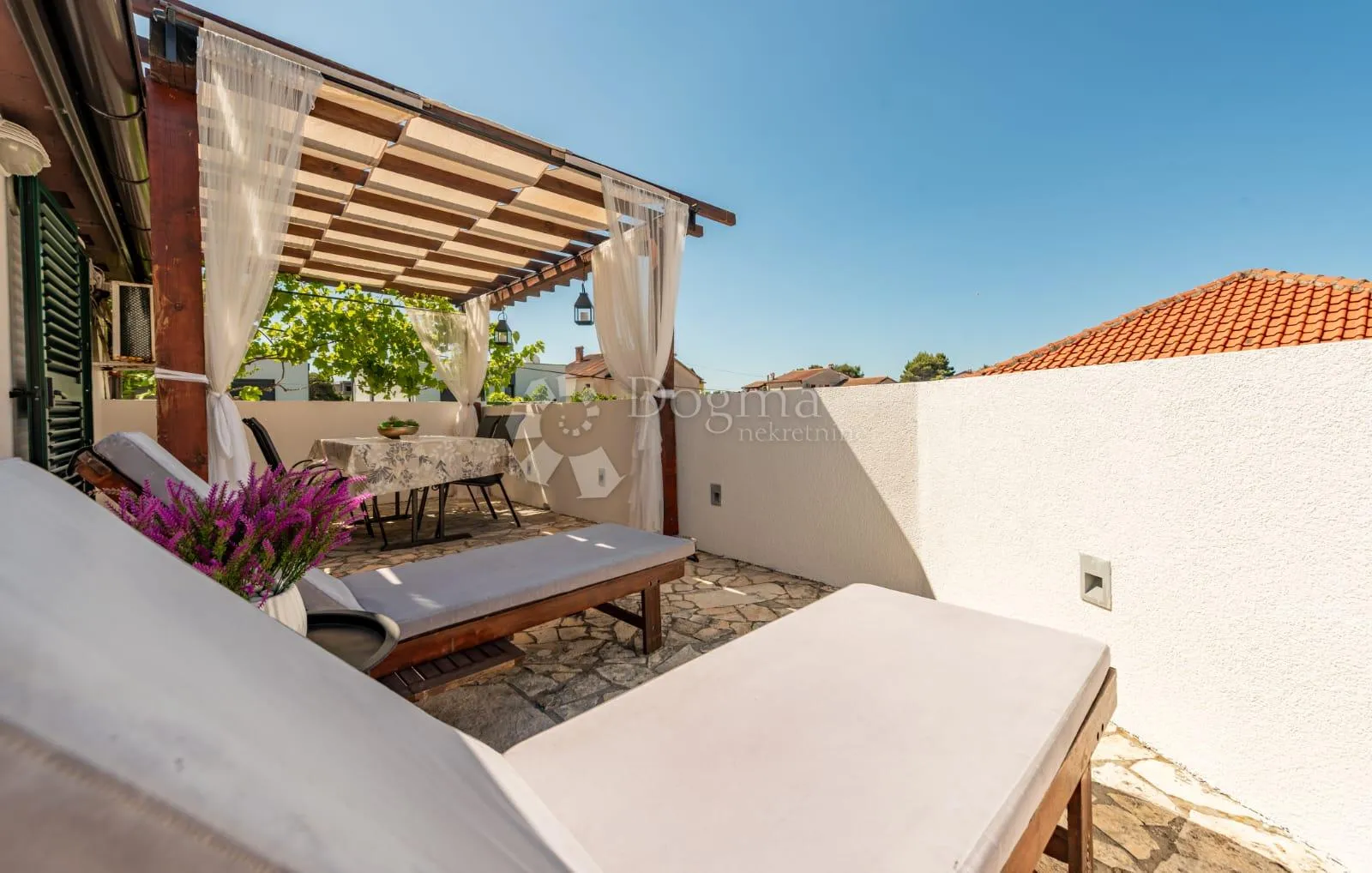 tri apartmana s bazenom - slika 63
