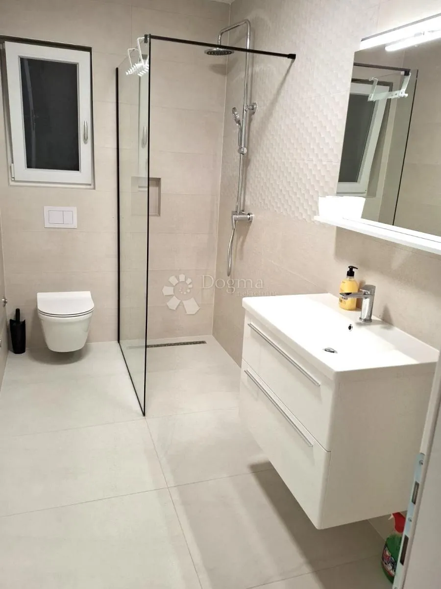 sofisticirana kuća - novogradnja s tri kategorizirana apartmana - slika 13