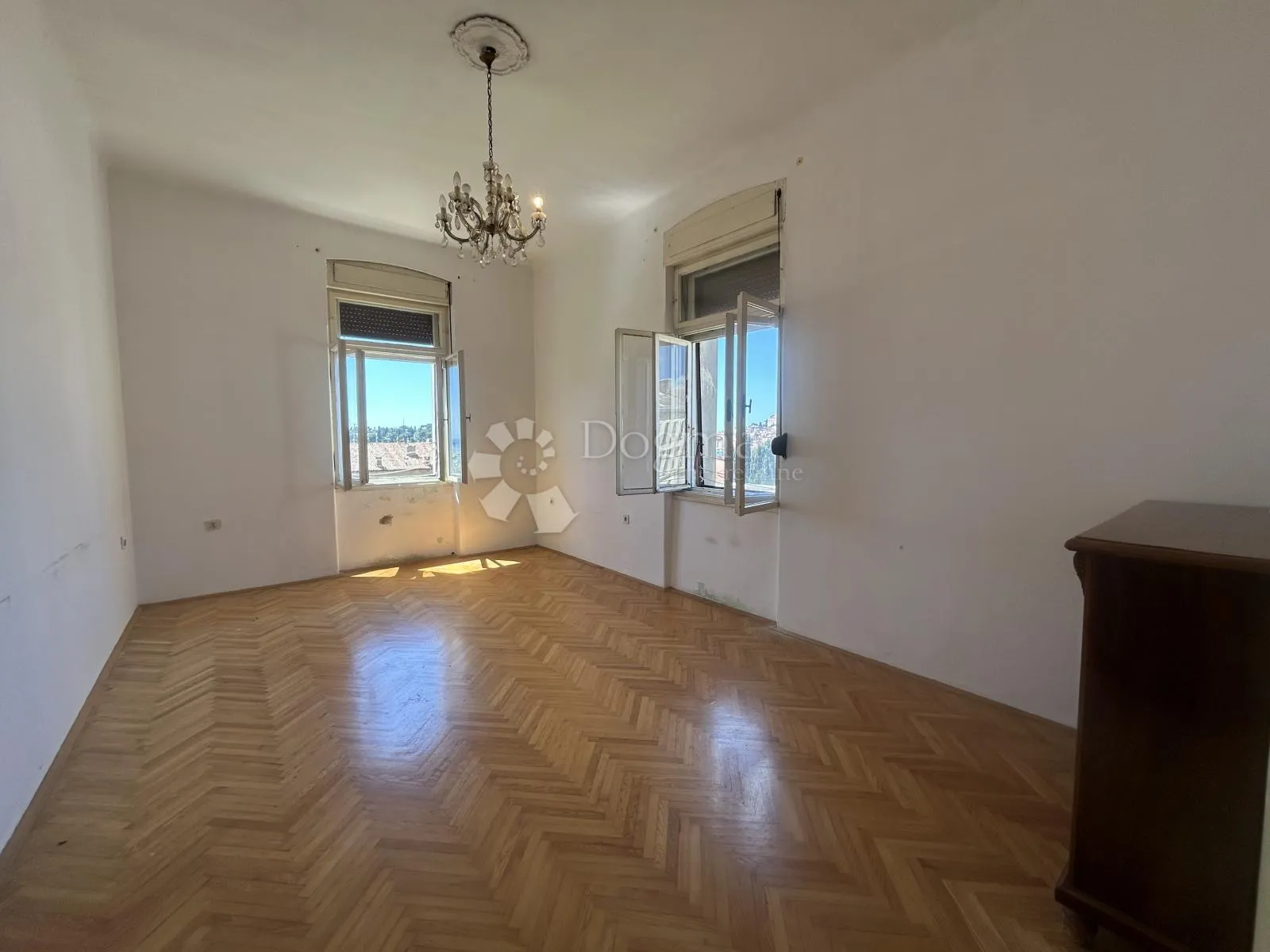 Centar Rovinja | 72,5 m² | Pogled na more i stari grad | Garaža + vrt