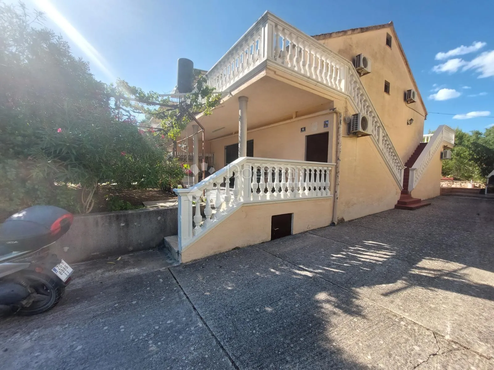 kuća sa 5 apartmana - slika 2