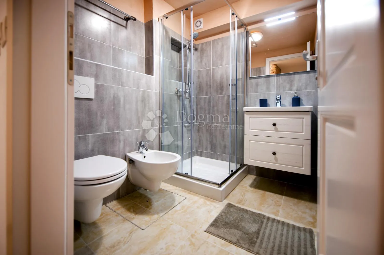 rovinj - sniženo! kuca s 3 apartmana u srcu starog grada - slika 20