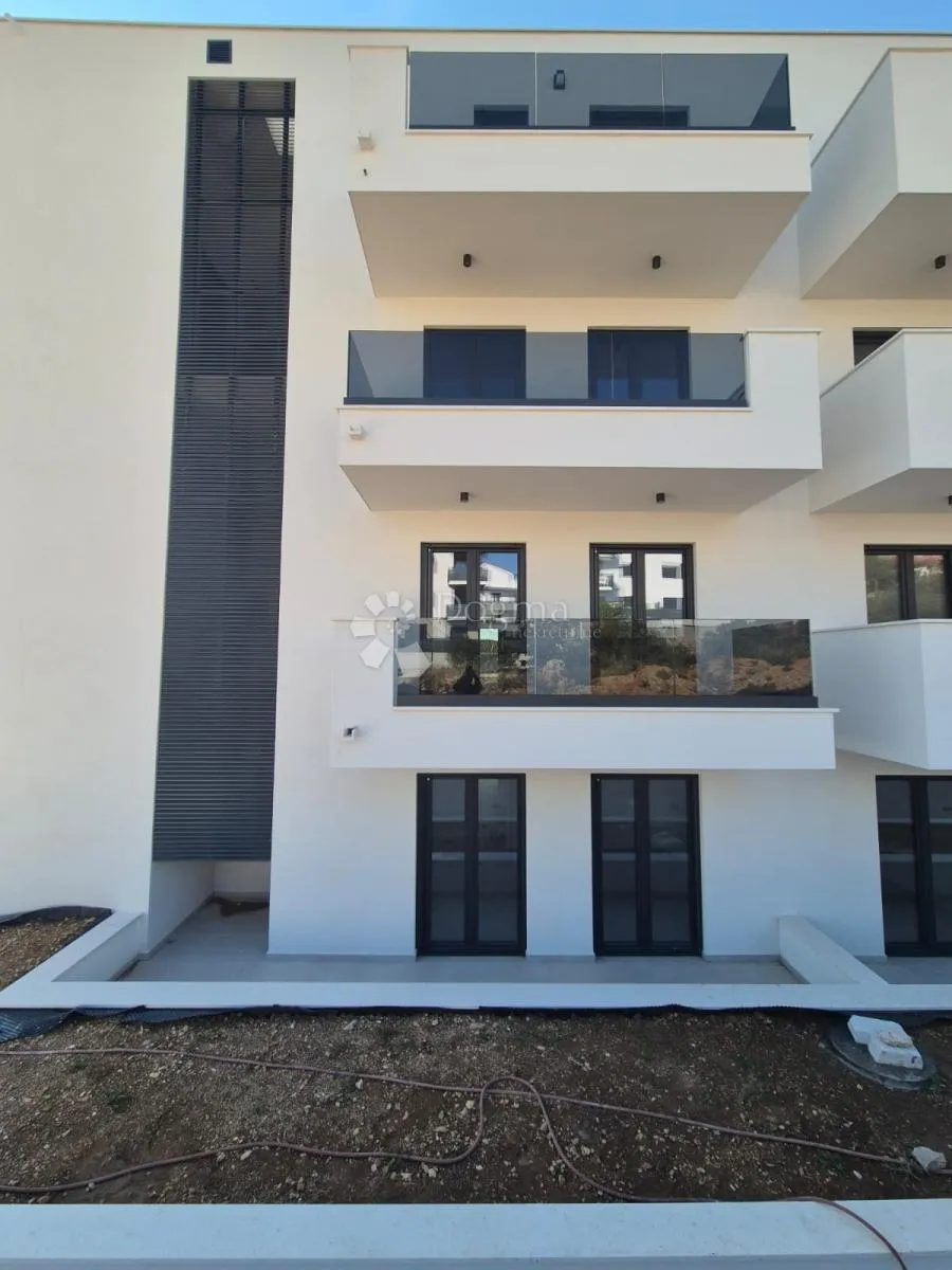 novogradnja – moderan stan (s4) s terasama i pogledom na more, manje od 150 m od plaže – okrug gornji - slika 9