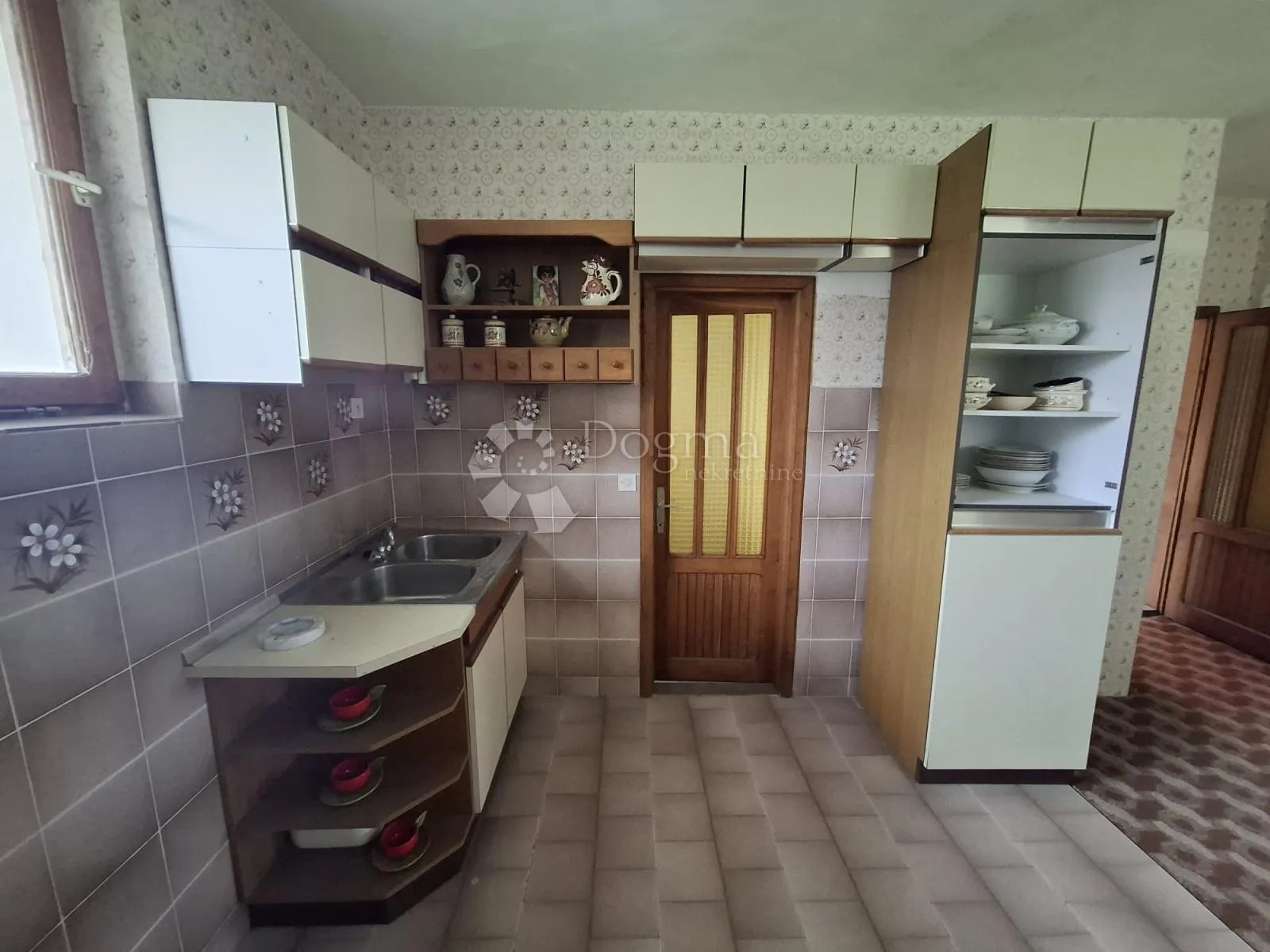 kuća u županji, mirno i centralno, 4 sobe - slika 3