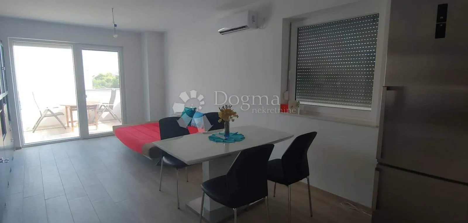 lijepi apartman sa terasom u novogradnji u barbatu - slika 1