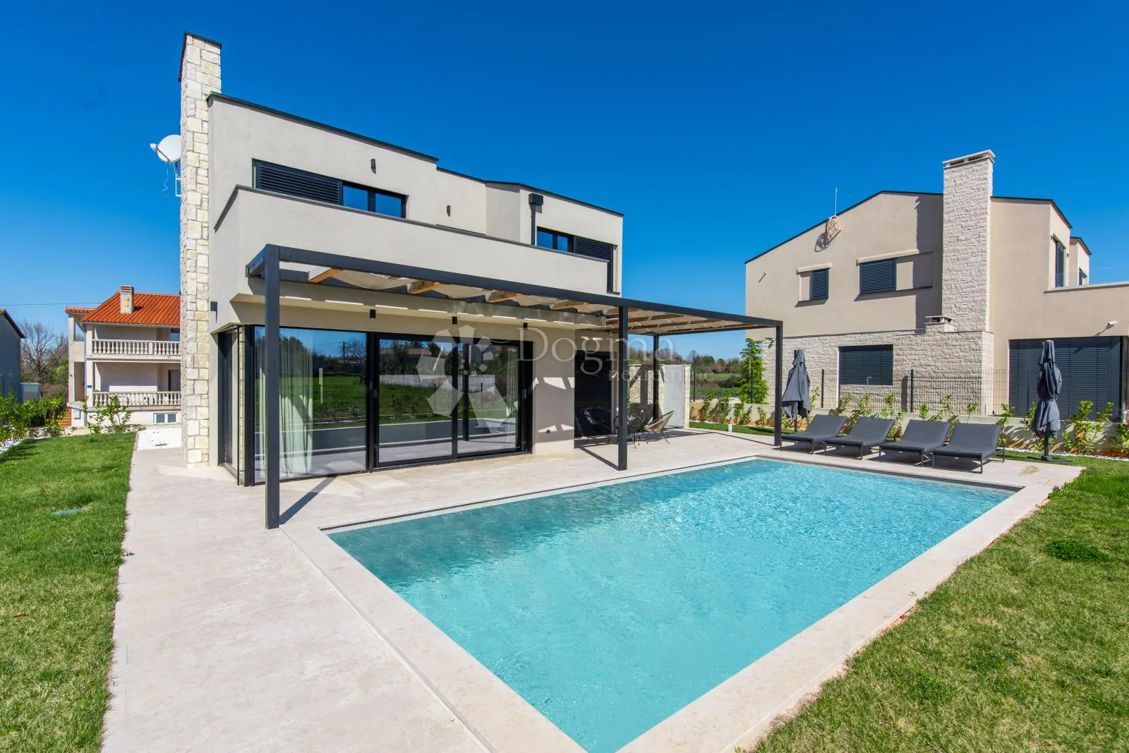 arhitektonska vila u krnici – luksuz, privatnost i mediteranska elegancija (2,5 km od mora) - slika 4