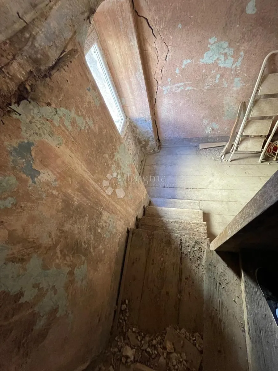 preslatka kućica za potpunu renovaciju u srcu vodnjana - slika 13